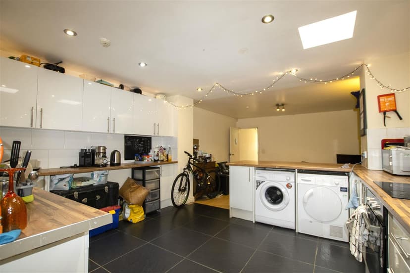 165, Hubert Road - Image 12