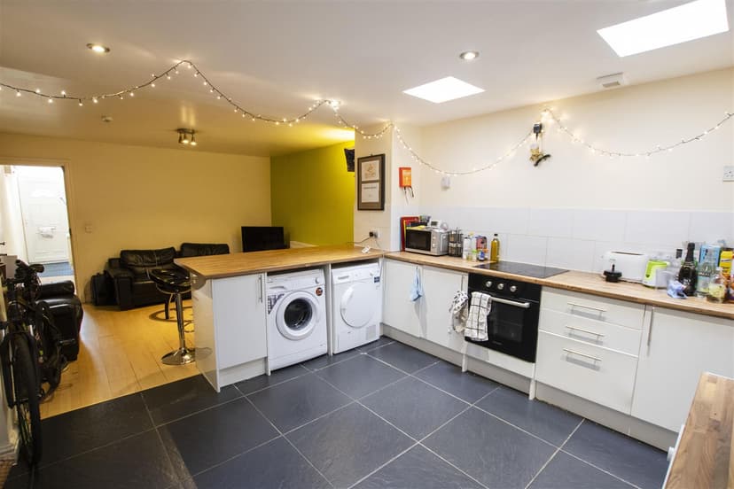 165, Hubert Road - Image 11