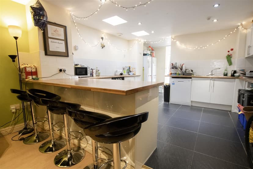 165, Hubert Road - Image 10