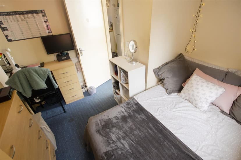 165, Hubert Road - Image 6