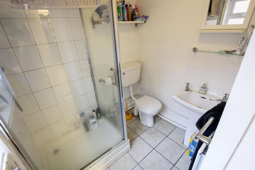 147, Tiverton Road - Image 2