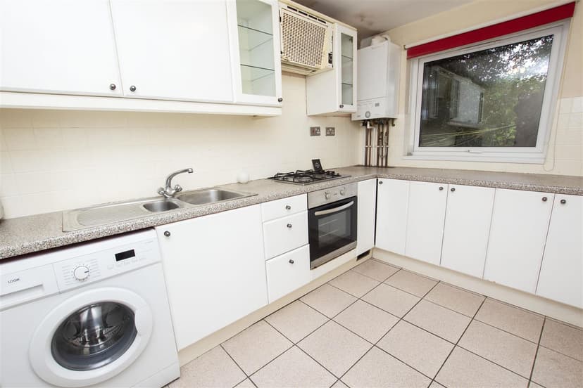 34, Seymour Close - Image 4