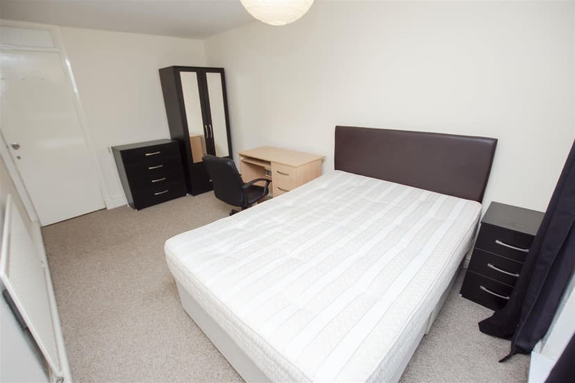34, Seymour Close - Image 2