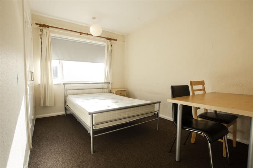 21, Fladbury Crescent - Image 8