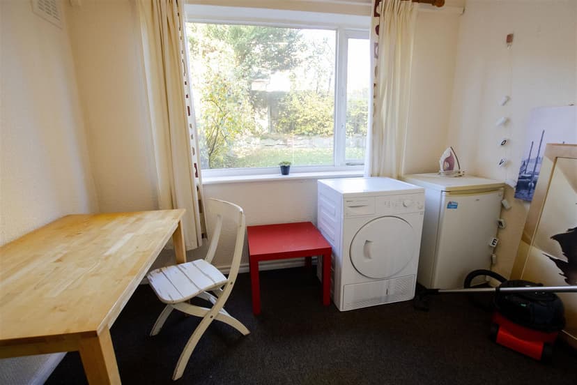 21, Fladbury Crescent - Image 5