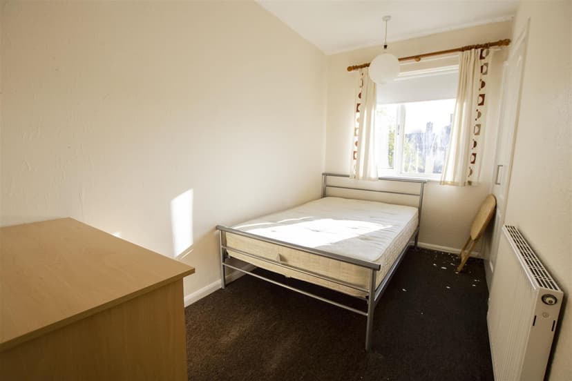 21, Fladbury Crescent - Image 1