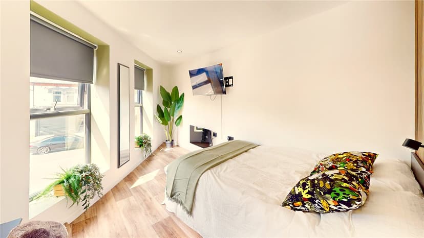 Flat 18, Twyning Road - Image 1