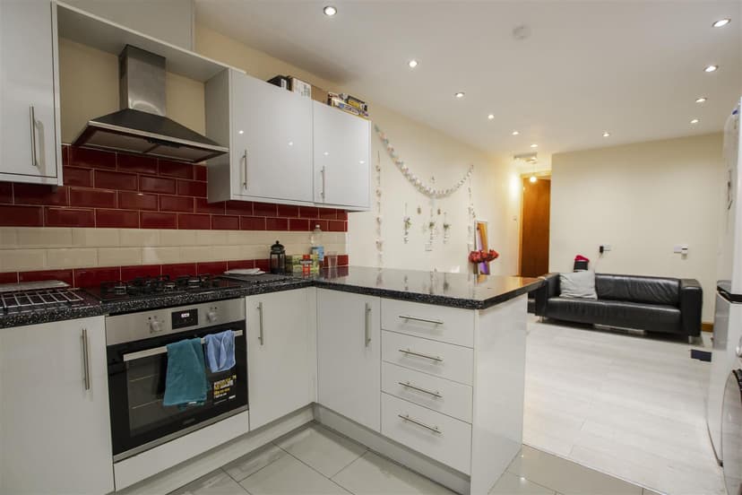 217a, Tiverton Road - Image 15