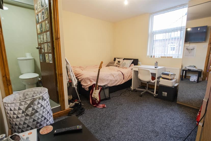 217a, Tiverton Road - Image 7