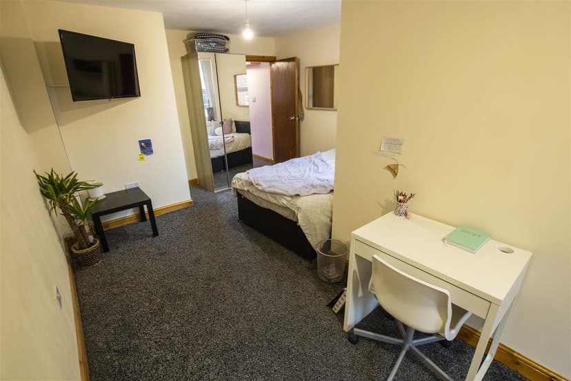 217a, Tiverton Road - Image 6