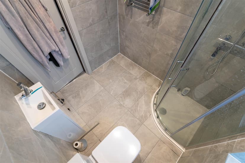 14, Exeter Road - Image 2