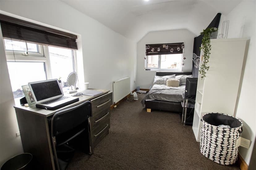 9, Warwards Lane - Image 7