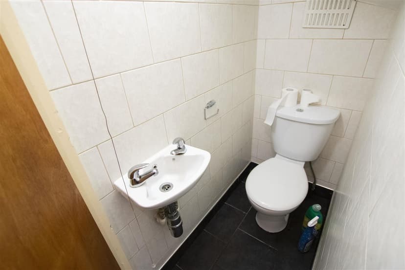 9, Warwards Lane - Image 4