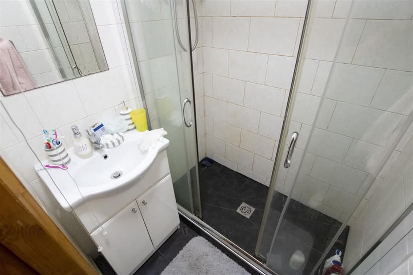 9, Warwards Lane - Image 3