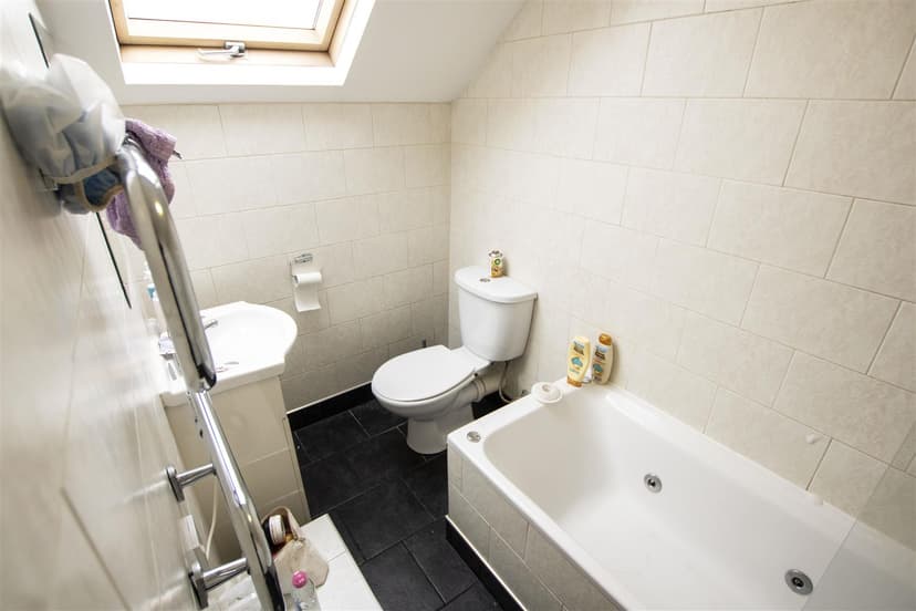 9, Warwards Lane - Image 2