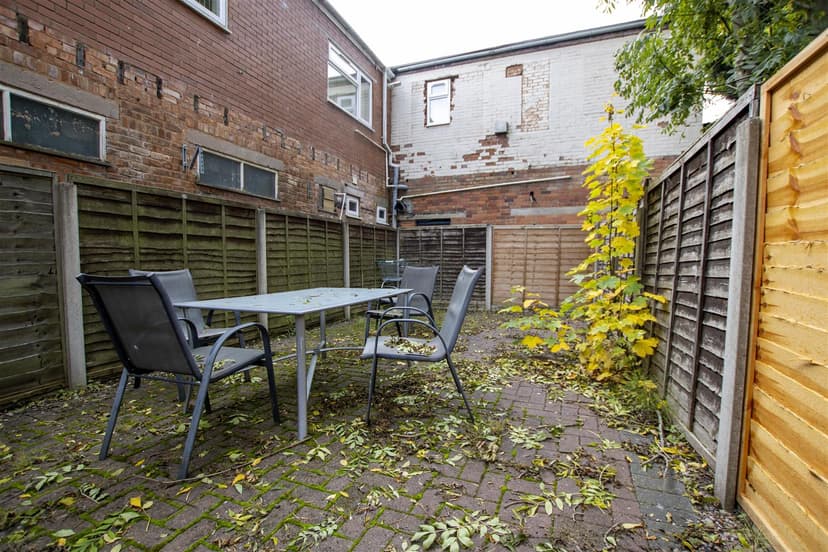 9, Warwards Lane - Image 1