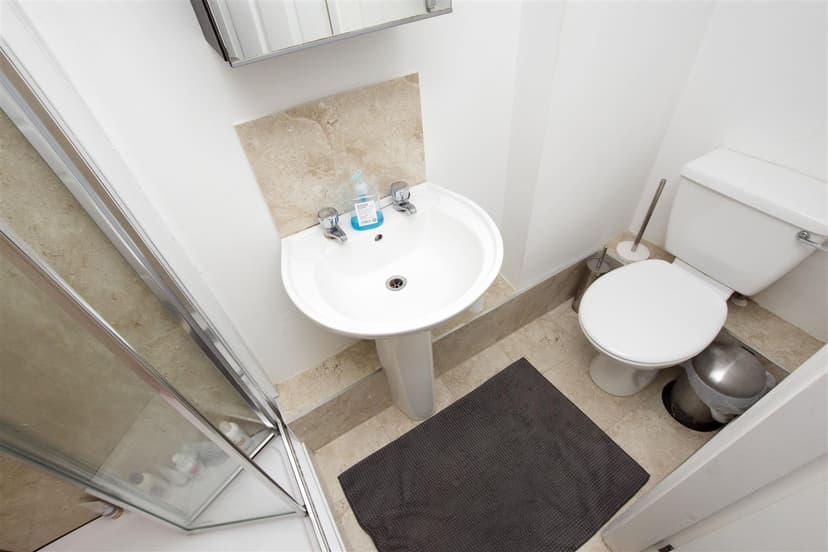 3A, Exeter Road - Image 2