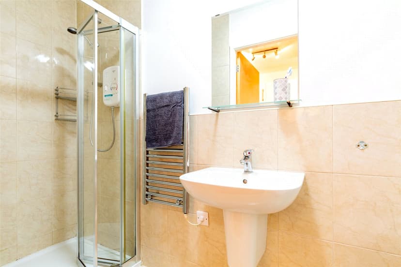 3 Bed Apartment, Burns Street - Image 3