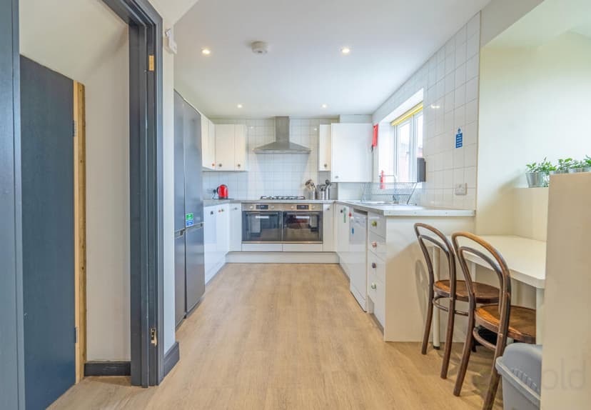 Southall Avenue - Image 6