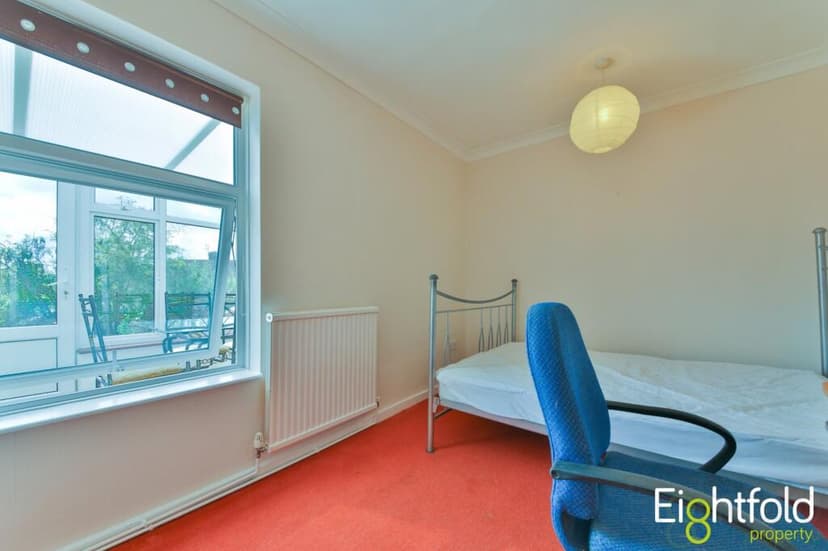 Major Close - Image 6