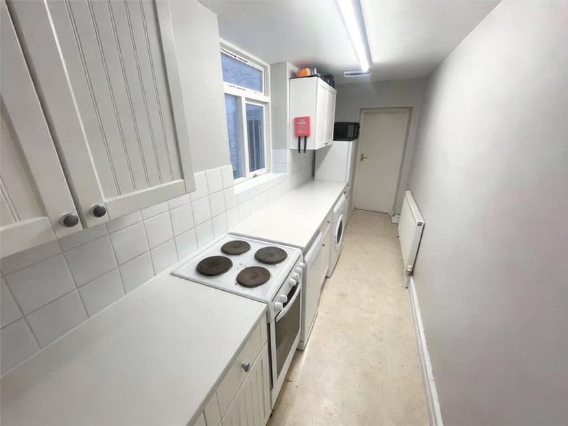 Meridian Place (Flat 1) - Image 4