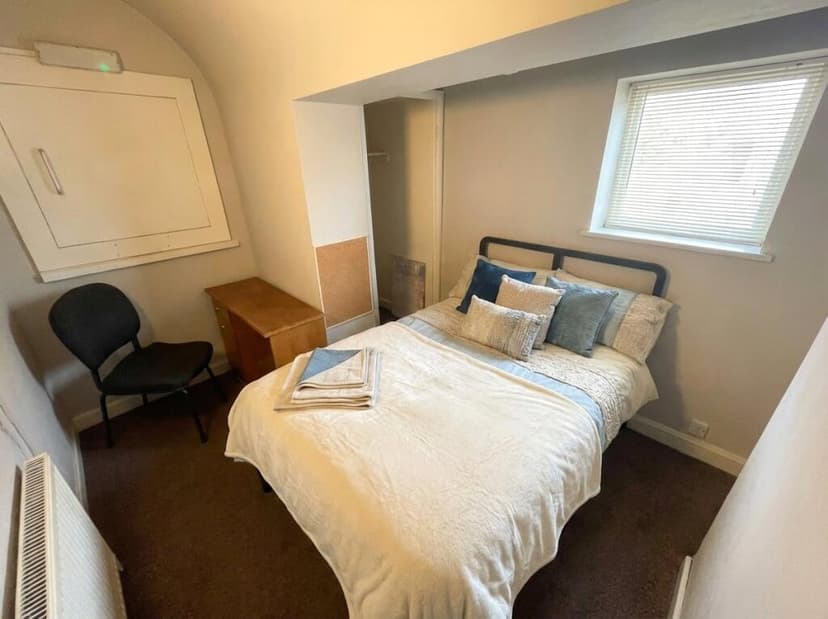 Meridian Place (Flat 1) - Image 2