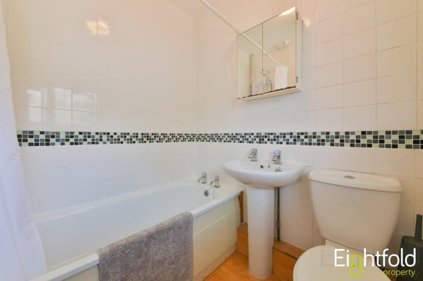 Major Close - Image 8