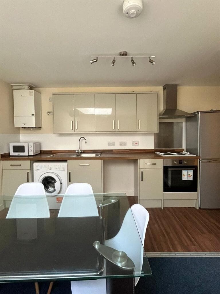 7-12 Triangle South - Image 5