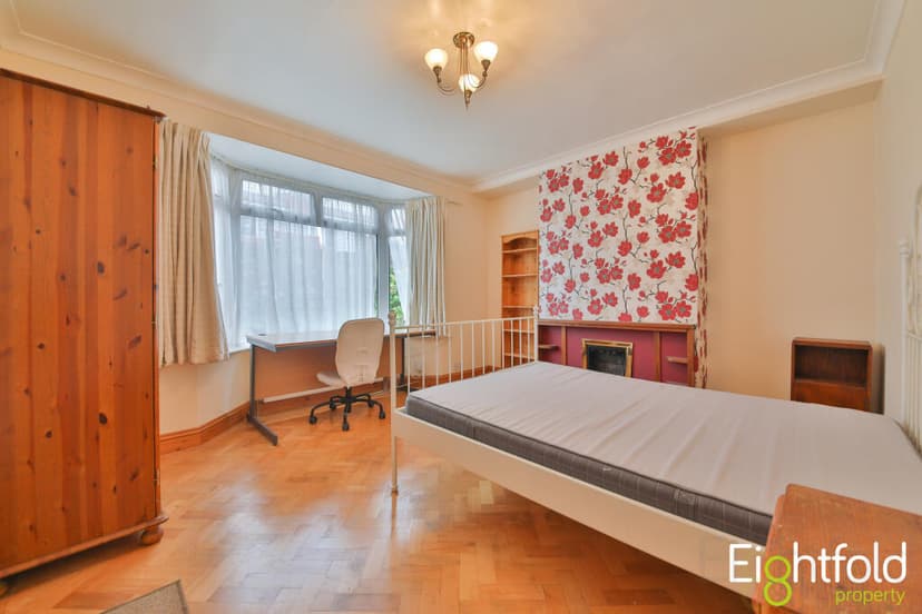 Carlyle Avenue - Image 1