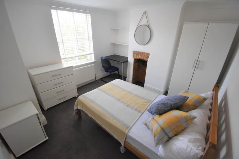 Donnington Road - Image 5