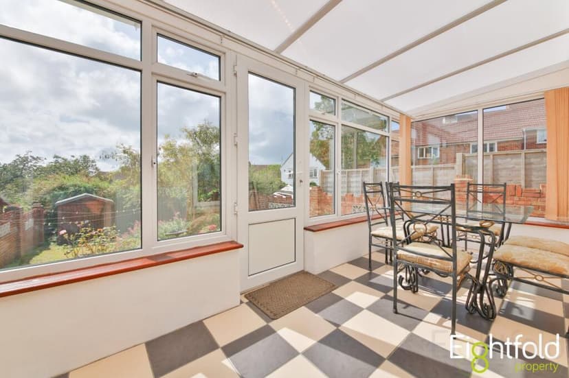 Major Close - Image 3