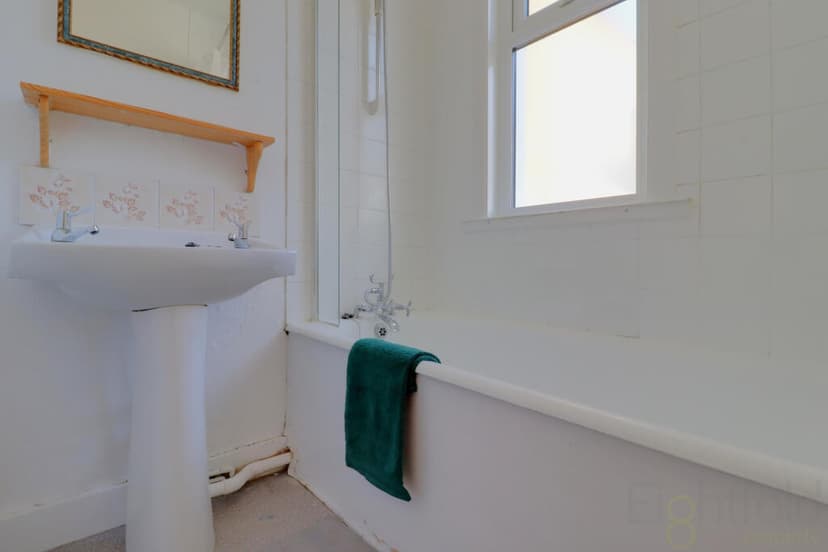 Whippingham Road - Image 3