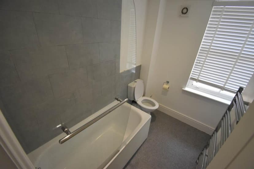 Donnington Road - Image 3