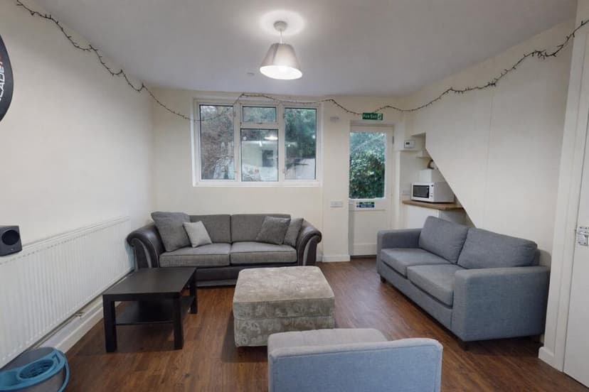 Edinburgh Road - Image 1