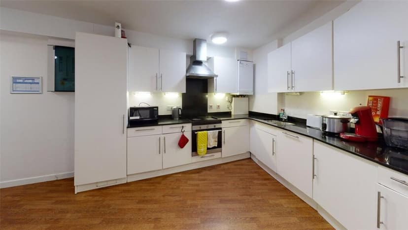 9 Pipe Lane Apartments - Image 1