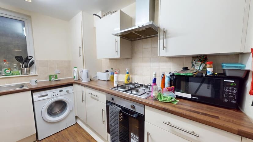 Edinburgh Road - Image 2