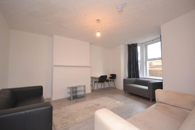 Erleigh Road - Image 4