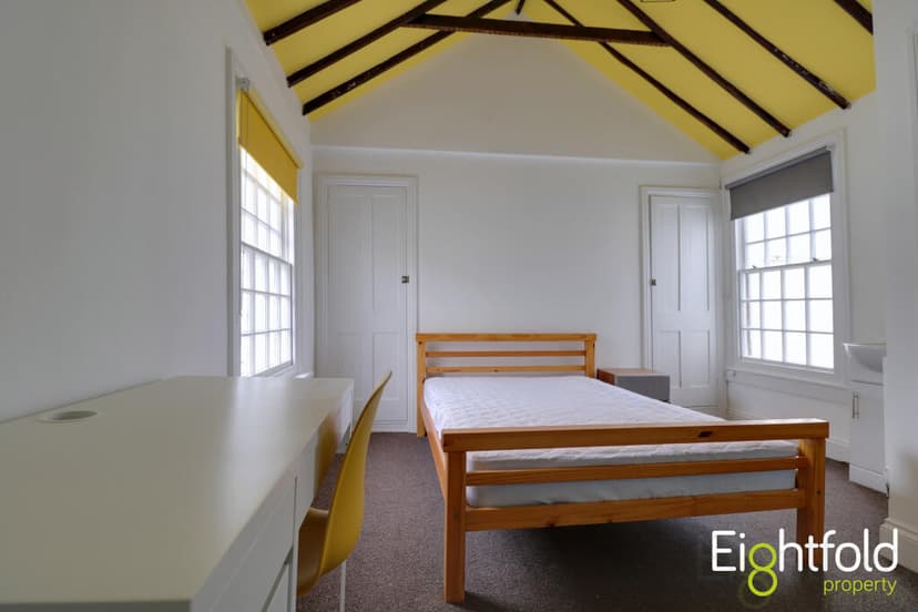 Cross Street - Image 3