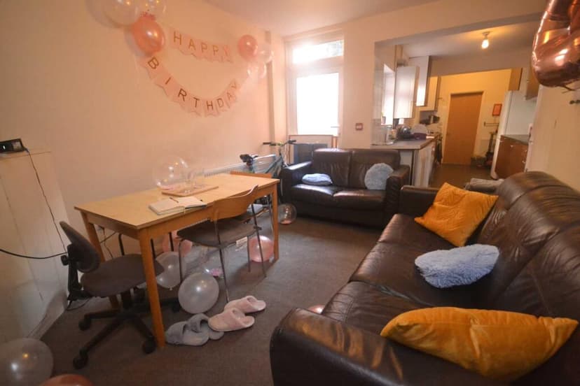 Pitcroft Avenue - Image 2