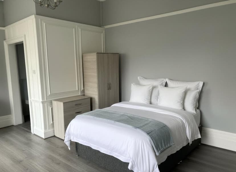 St Pauls Road (Studio) - Image 2