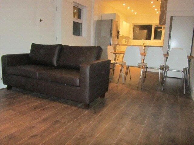 Fishponds Road - Image 4