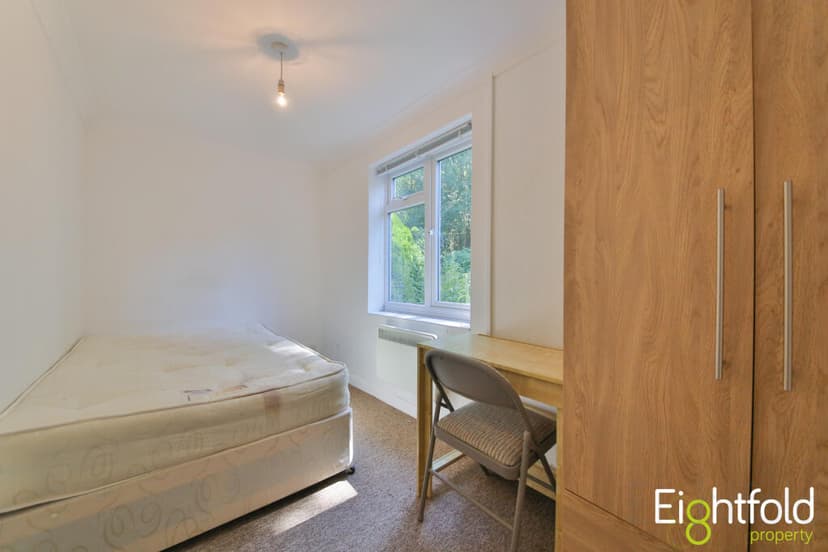 Crespin Way - Image 4