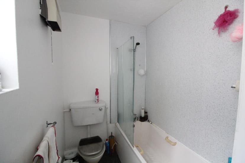 Brading Road - Image 3