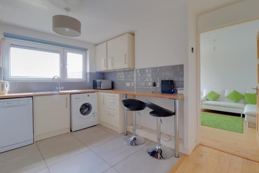 Highbrook Close - Image 3