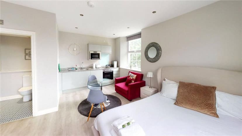 Meridian Place (Flat 3) - Image 2
