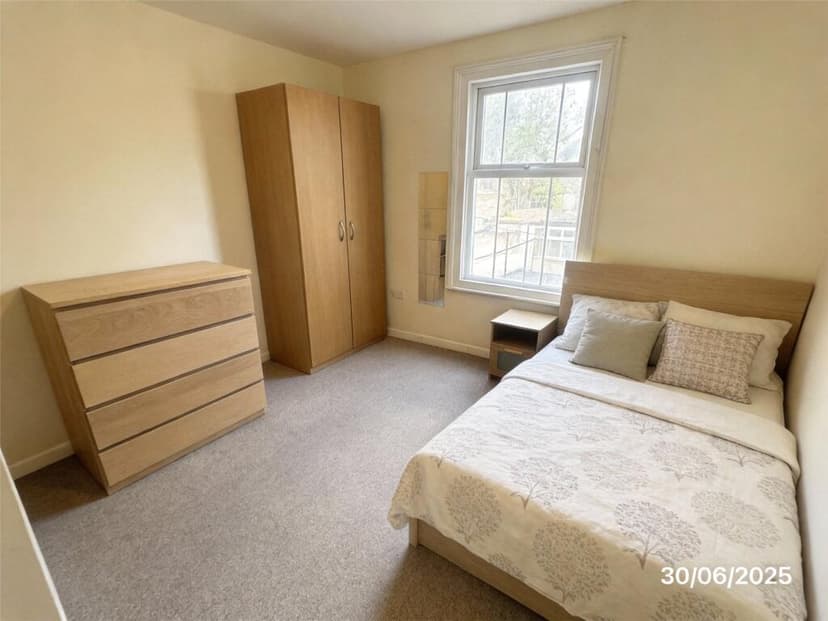 Cromwell Road - Image 1