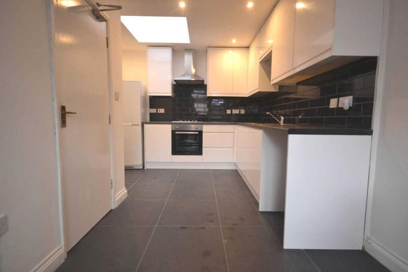 Pitcroft Avenue - Image 1