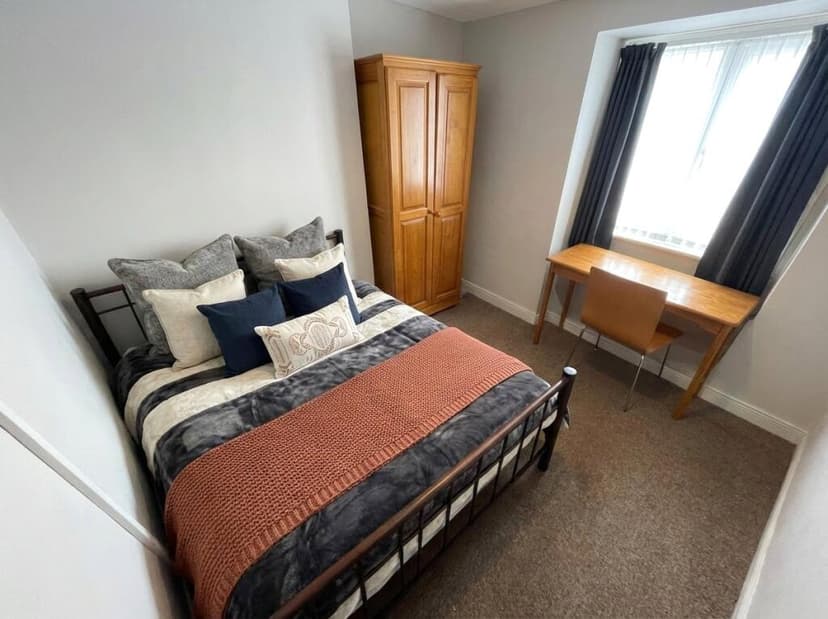 Meridian Place (Flat 1) - Image 1