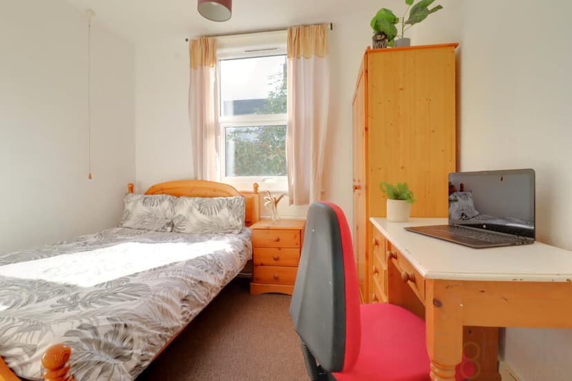 Whippingham Road - Image 2