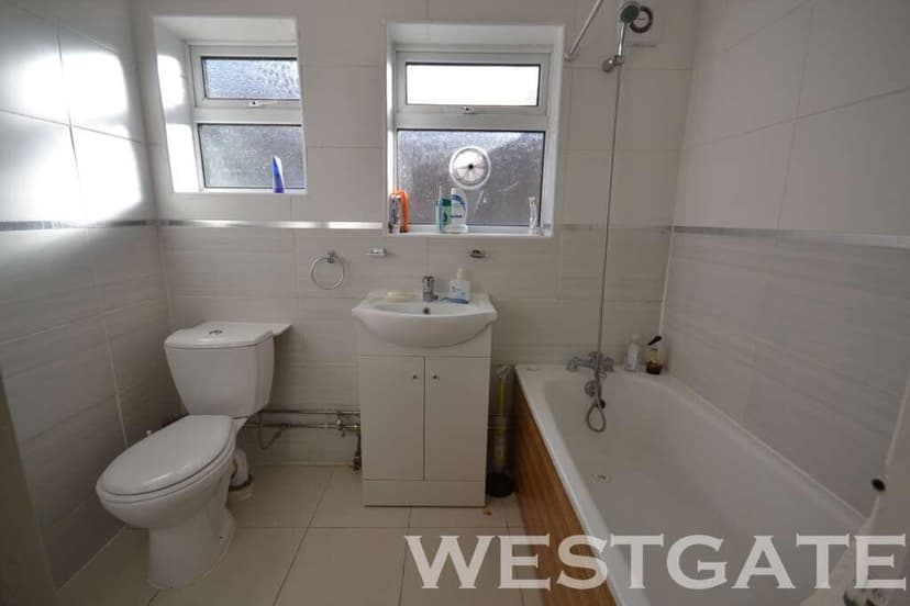 Pitcroft Avenue - Image 3